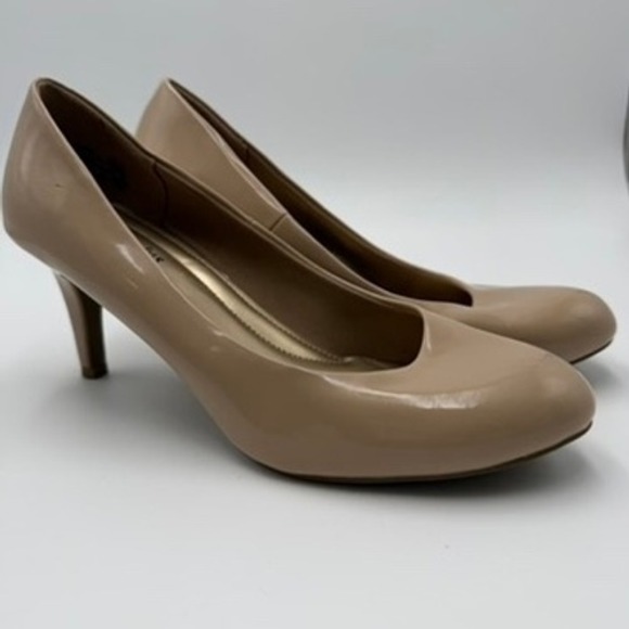 Comfort Plus Predictions Heels Women 11 Nude Patent Round Toe Pumps - Picture 2 of 8